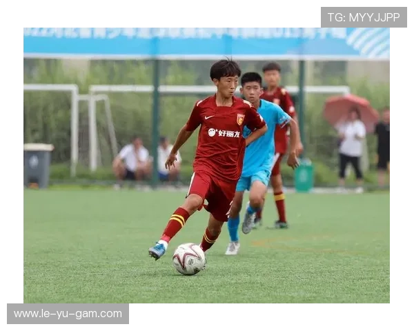 足球青训新模式:梯队培养助力青年球员全面成长