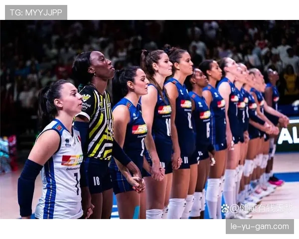 意大利球迷蒂福西热情助阵，点燃赛场展现强大支持气场