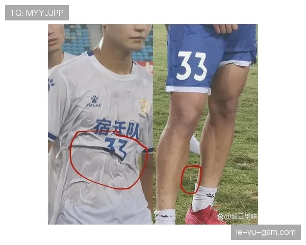 唐佳豪赛场上汗湿球衣，赛后门口名表和司机已就位，这反差太养眼